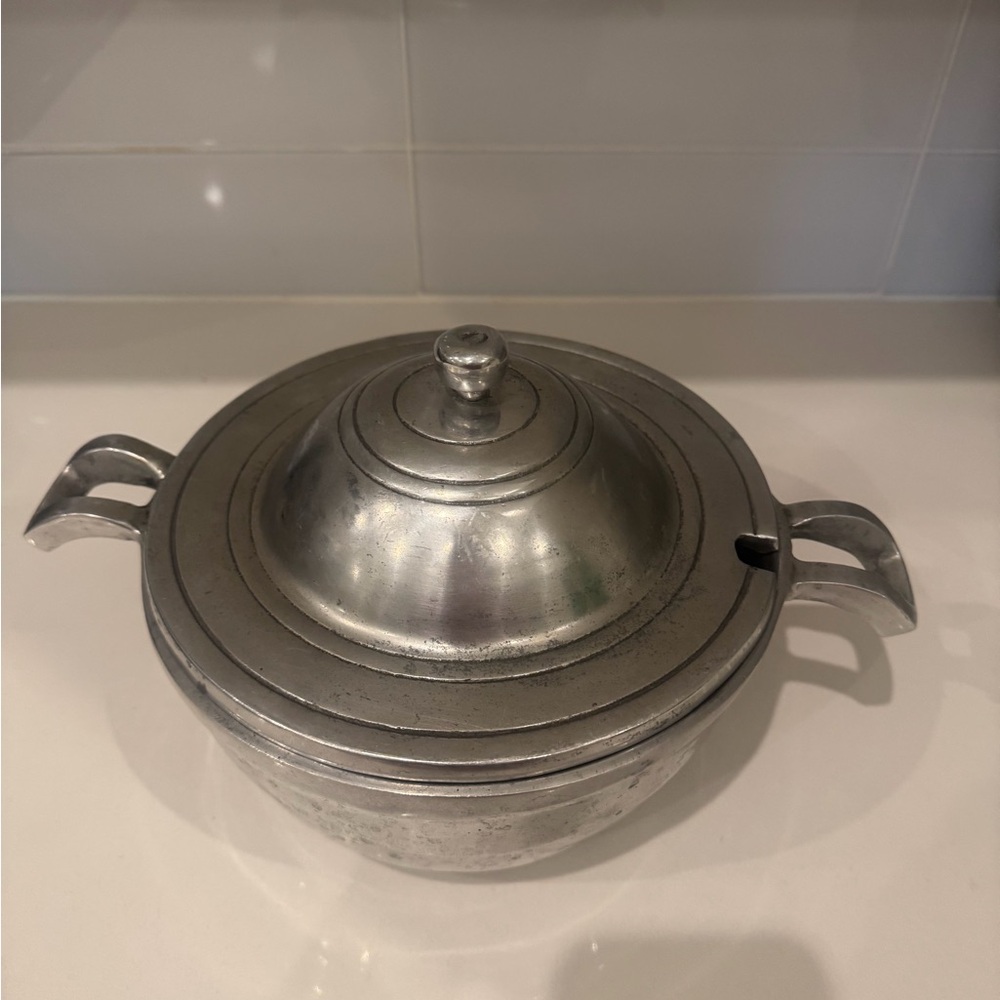 WILTON ARMETALE PLOUGH TAVERN TUREEN WITH LID - NO LADLE